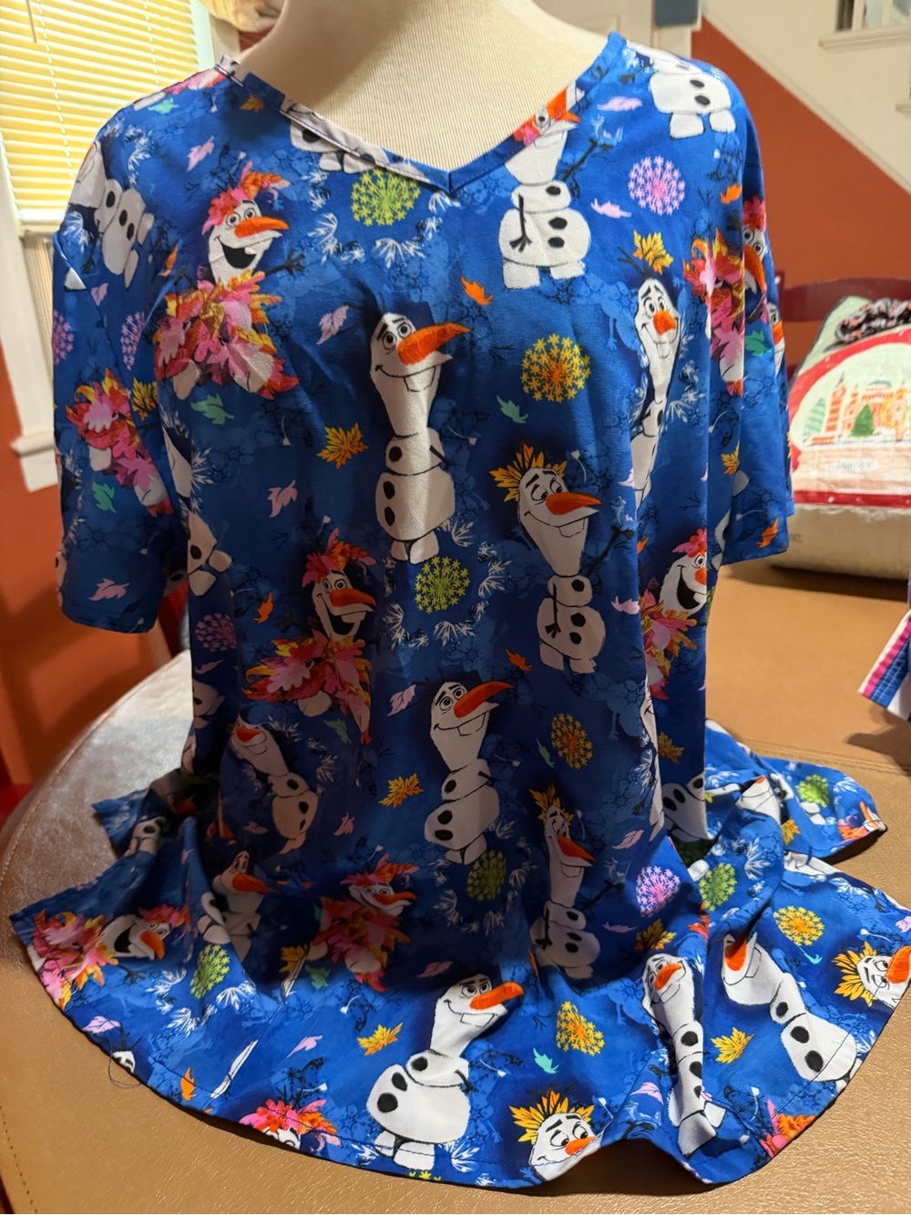 Blue Olaf Print Women's Short Sleeve Scrub Top